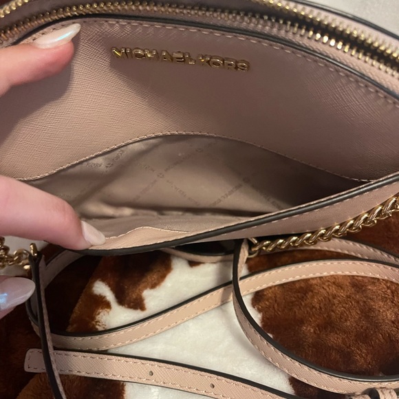 Authentic Michael Kors Jet Set Travel Medium Dome Crossbody Bag - Picture 3 of 4